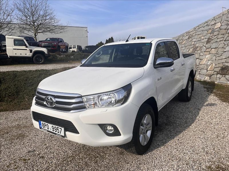 Toyota Hilux DC 2,4 D-4D 6 MT Active 4X4 - fotka 3 z 27