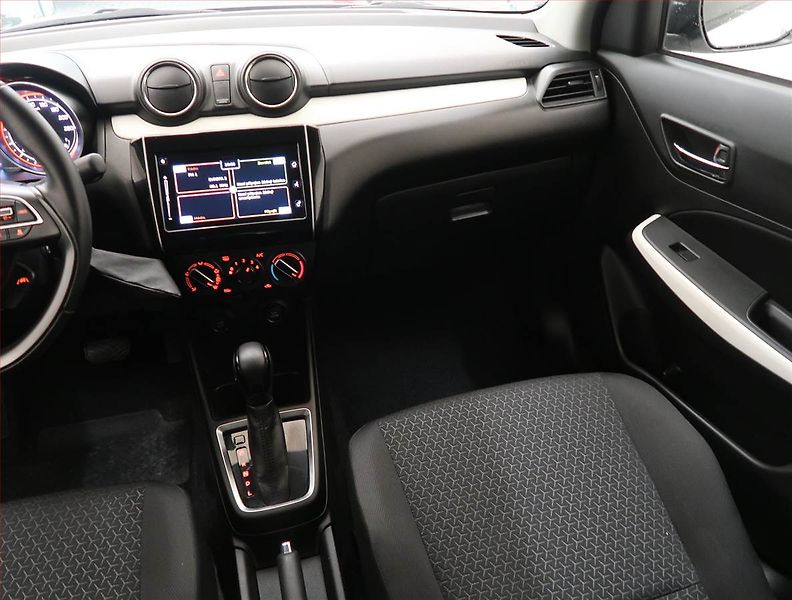 Suzuki Swift (2023) 1.2, Automat, Serv.kniha - fotka 8 z 18