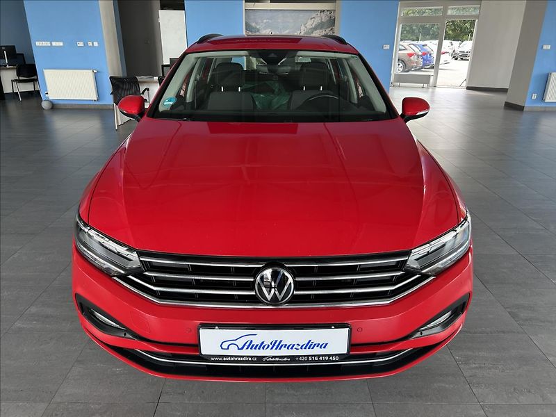 Volkswagen Passat 2,0   TDI 90kW,DSG,SERVISKA,AC - fotka 2 z 33