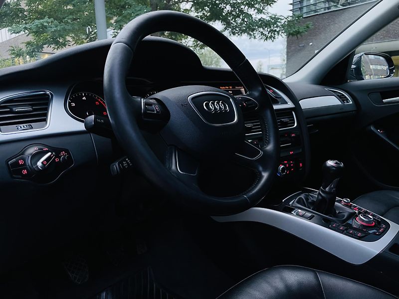 Audi A4 2.0TDI MAN 1MAJITEL VÝHŘEV LED - fotka 26 z 42