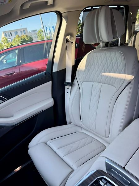 BMW X5 (2025) 30d INDIVIDUAL 22