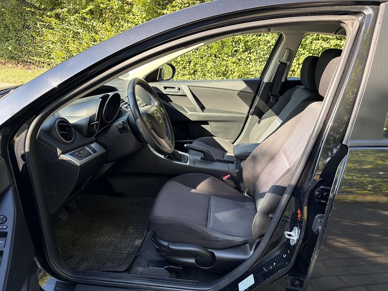 Mazda 3 1.6 Center-Line - fotka 16 z 28