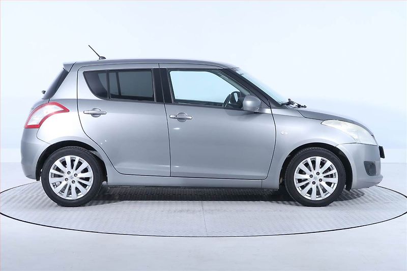 Suzuki Swift (2011) 1.2, Automat, Serv.kniha - fotka 6 z 21