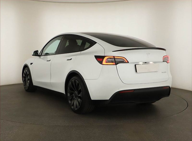 Tesla Model Y (2022) Performance 79kWh - fotka 4 z 29