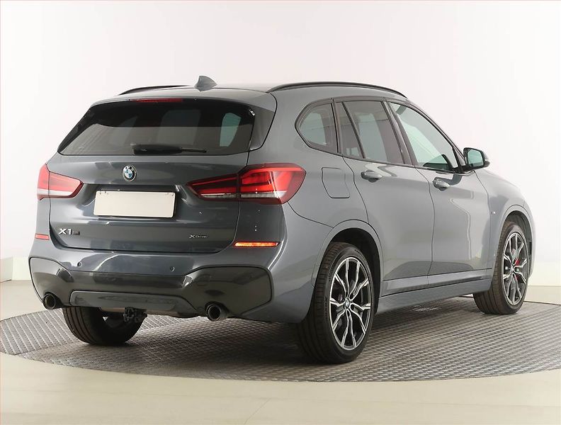 BMW X1 (2021) M Sport xDrive18d - fotka 5 z 23