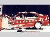 Volvo S40 (1997). První automobil s celkovým hodnocením čtyř hvězdiček.