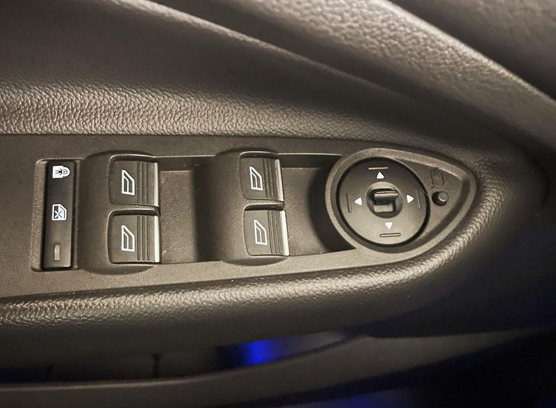 Ford Kuga Titanium 1,5Eoboost, ČR, 1.MAJ - fotka 20 z 27