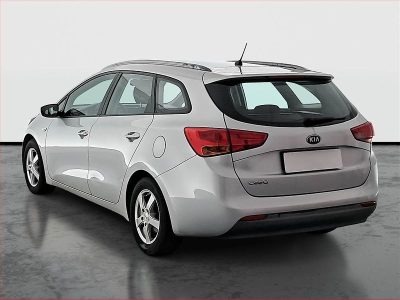 Kia Ceed (2013) 1.6 GDI, Serv.kniha - fotka 4 z 16