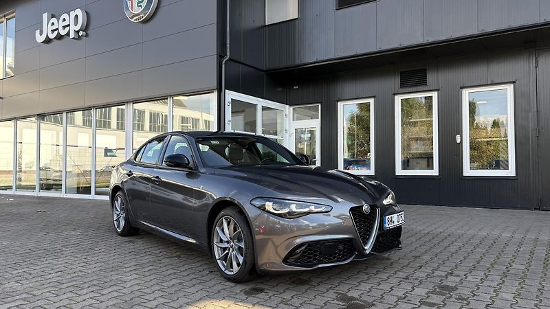 Alfa Romeo Giulia 2.0i 280k Ti  - fotografie inzerátu