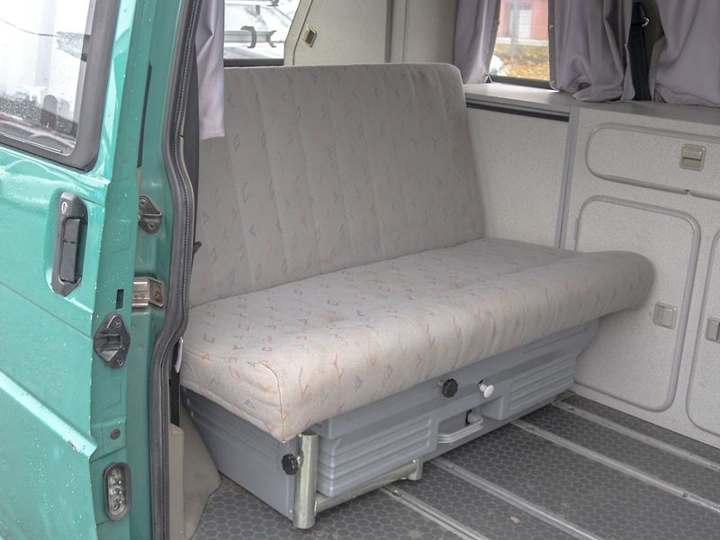 Volkswagen Transporter (1999) 2.5TDI 75KW – OBYTNÝ REIMO - fotka 31 z 47