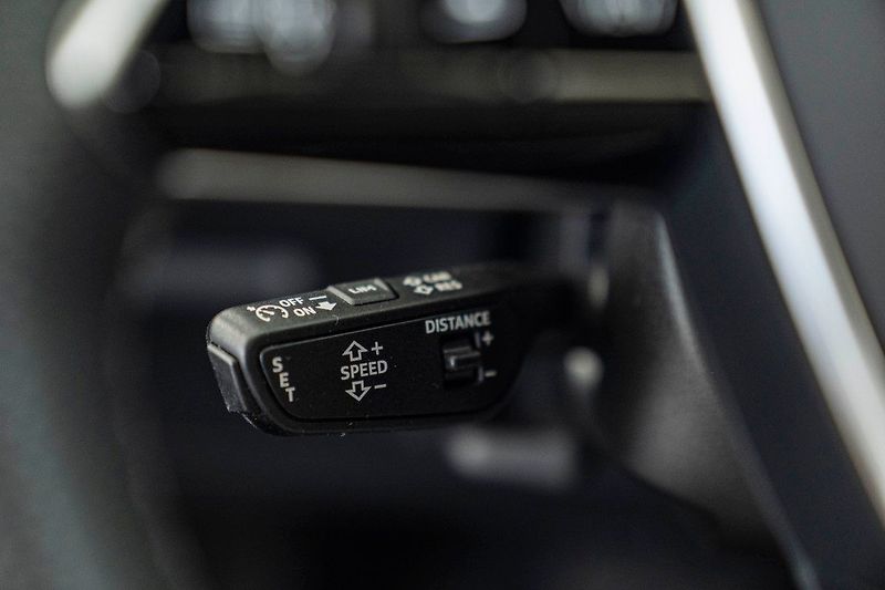Audi e-tron 55 300kW Pano ACC 360 Tažné - fotka 36 z 42