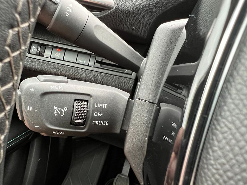 Peugeot 5008 (2022) 1.2PT 96kW! Allure! Tažné! LED - fotka 26 z 42