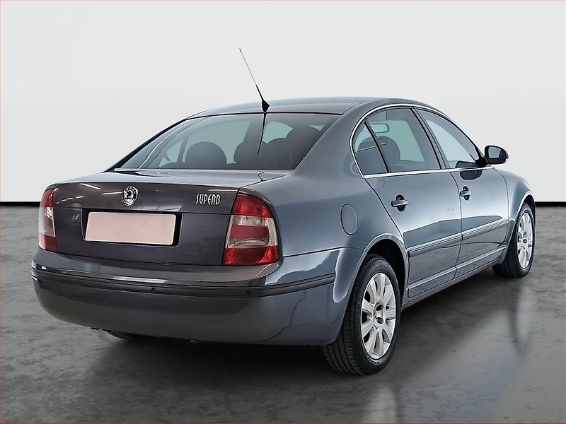 Škoda Superb (2006) Elegance 1.8T, Xenony - fotka 5 z 17