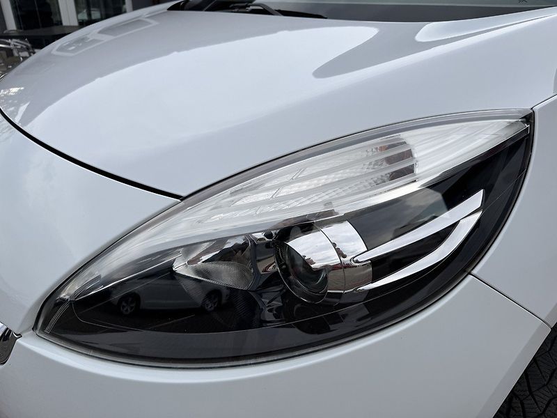 Renault Scénic (2013) 1.5dCi Digi Klima Polokůže - fotka 34 z 48