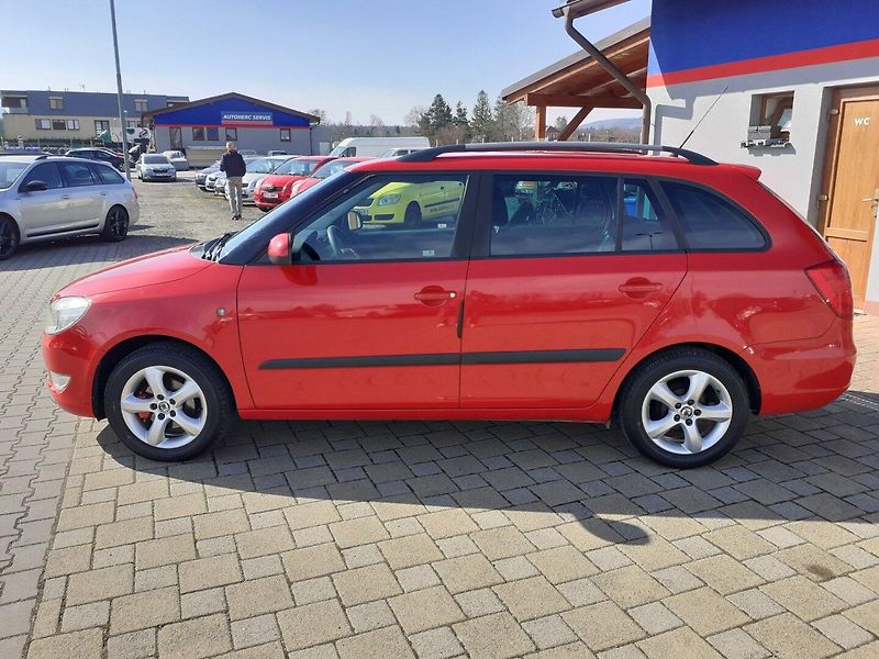 Škoda Fabia (2010) 1.2 TSi Kombi AMBIENTE - fotka 6 z 35