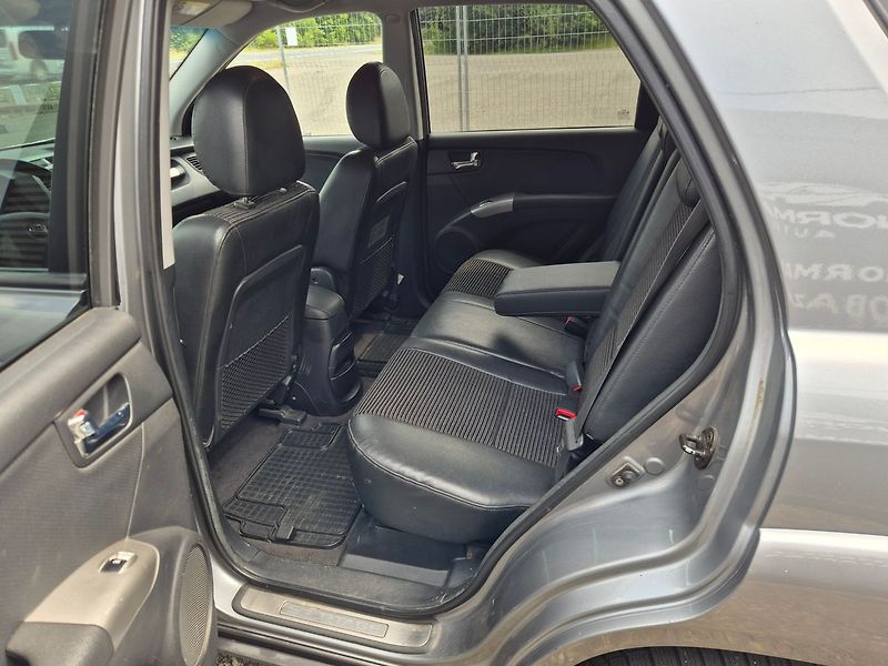Kia Sportage 2.0i 104Kw 4x4, klima, tažné - fotka 12 z 21
