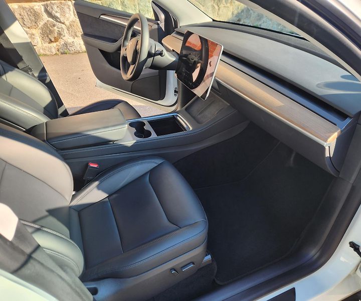 Tesla Model Y (2022)  534KW*78,8KWh*PERFORMANCE* - fotka 13 z 44