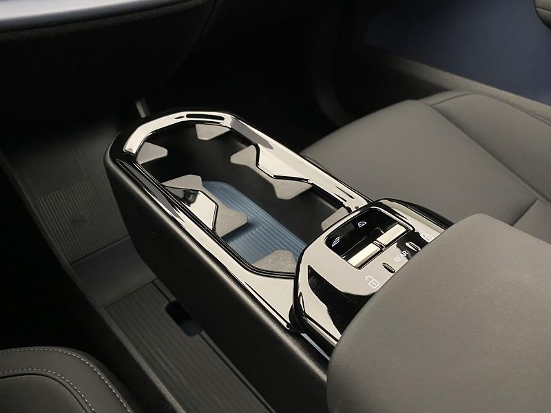 Volvo EX30 PURE ELECTRIC SINGLE PLUS CZ - fotka 28 z 63