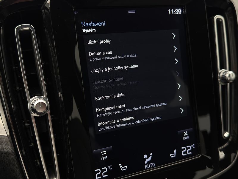Volvo XC40 D3 MOMENTUM AUT  - fotka 38 z 46