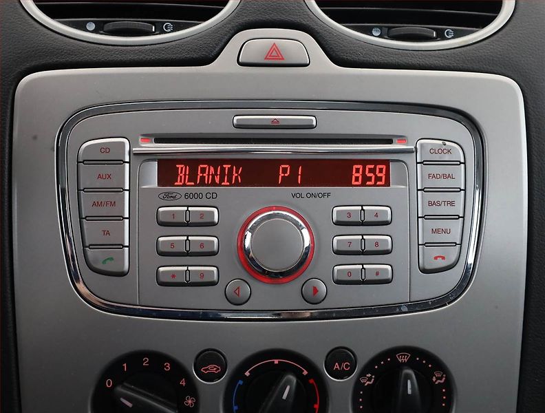 Ford Focus (2008) 1.6 TDCi, nová STK, Tažné - fotka 11 z 15