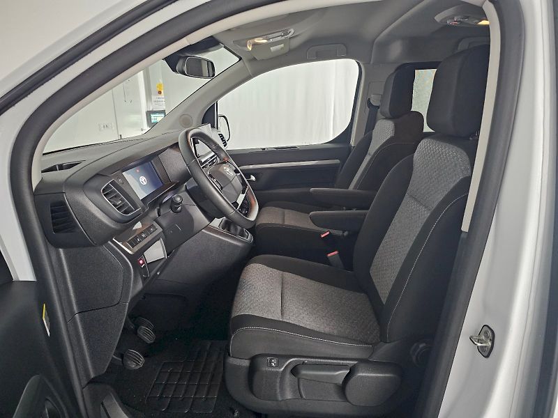 Toyota ProAce Verso (2025) 2.0D 106kW FAMILY WEBASTO 8S - fotka 6 z 31