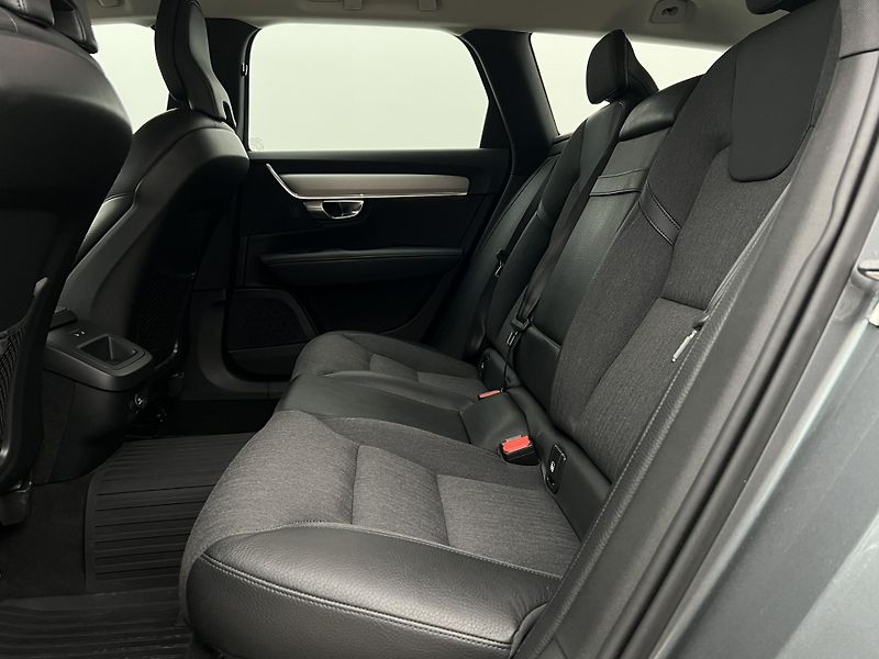 Volvo V90 CC D4 POLESTAR AWD AUT - fotka 6 z 44