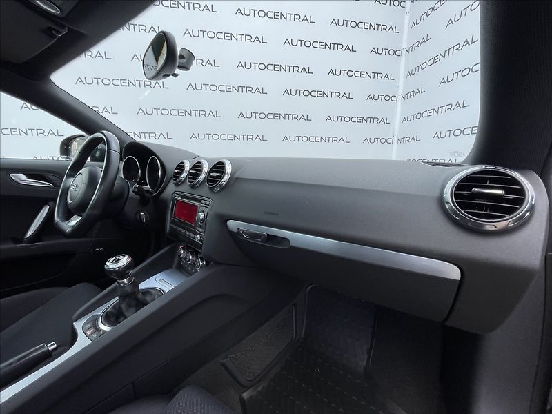 Audi TT 2,0 TFSi,147kW,S-line,serv.kn. - fotka 19 z 25