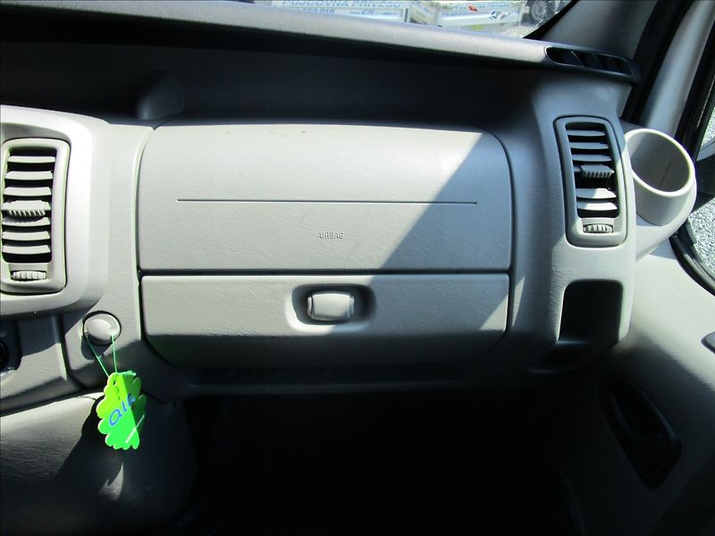 Renault Trafic 2.0dCi 115 Passenger, 9 míst - fotka 10 z 41