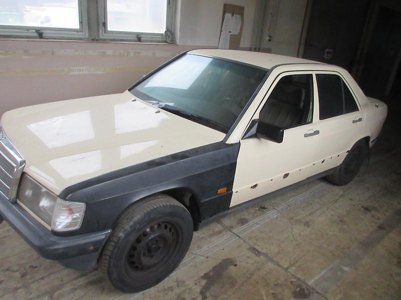 Mercedes-Benz 190 (1987) 2,5 D - fotka 3 z 17
