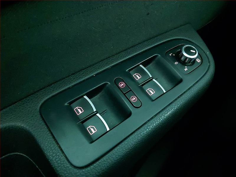 Seat Alhambra (2012) 2.0 TDI, Automat, 7 míst, Navi - fotka 19 z 24