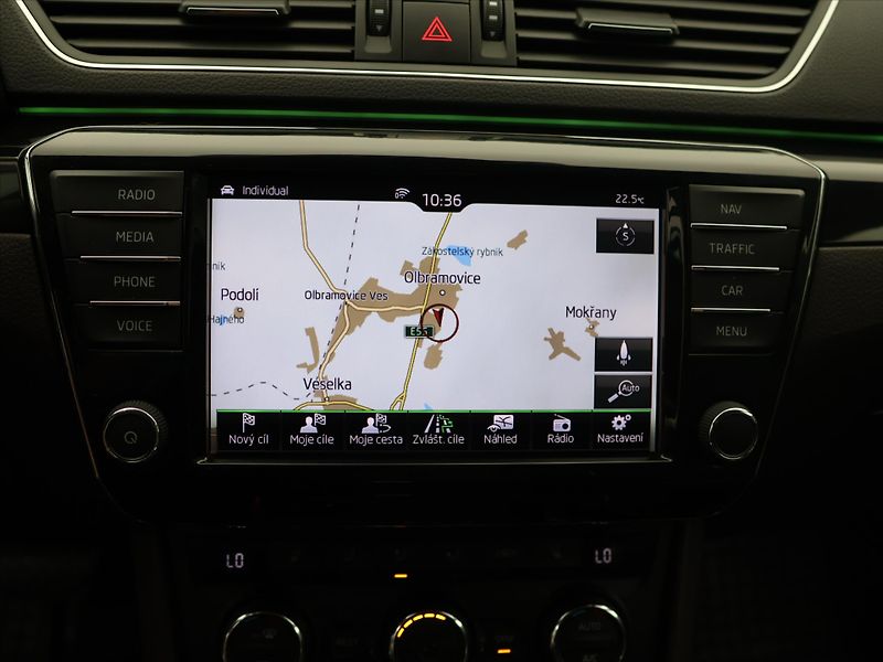 Škoda Superb 2,0 TSI 206kW DSG 4x4 L&K - fotka 23 z 33