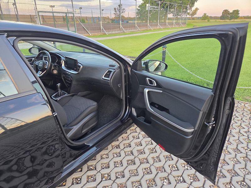 Kia Ceed (2022) 1.0 T-GDI 74 kW Spin,CZ,DPH - fotka 11 z 26