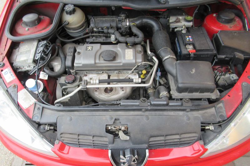Peugeot 206 1.4i POJÍZDNÉ - NA OPRAVU - fotka 15 z 15