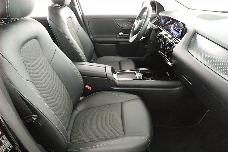 Mercedes-Benz GLA (2024) 200 d 4MATIC - fotka 7 z 21