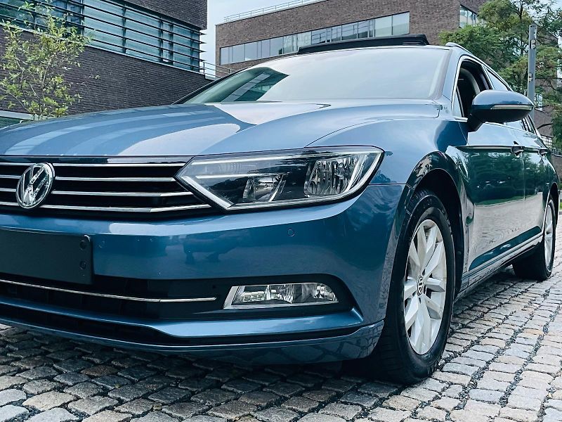 Volkswagen Passat 2.0TDI AUTOMAT VÝHŘEV SERVISKA - fotka 53 z 54