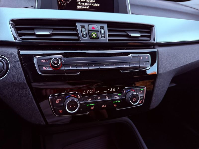 BMW X1 18i sDrive Aut., ČR - fotka 23 z 27