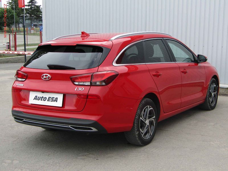 Hyundai i30 (2023) 1.0 T-GDi, ČR, Smart - fotka 4 z 17