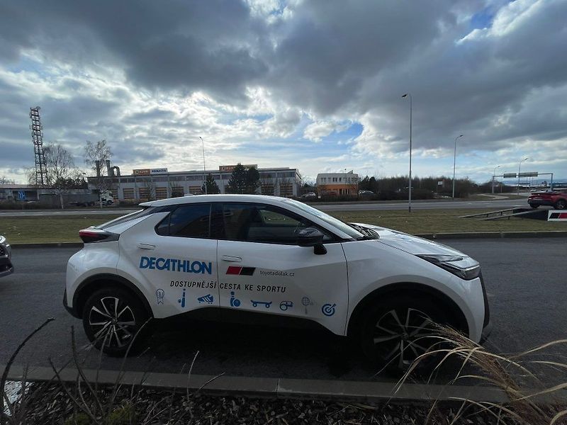 Toyota C-HR 1.8 Hybrid automat 140HP Style - fotka 8 z 23