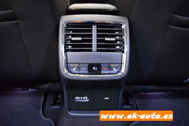 Škoda Octavia 2.0 TDI STYLE PLUS MATRIX DSG  - fotka 41 z 77