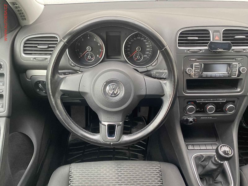 Volkswagen Golf (2011) 1.2TSi, ČR, AC - fotka 11 z 17
