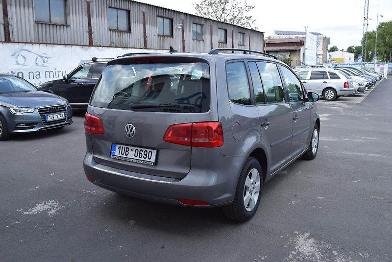 Volkswagen Touran (2010) 1.6TDI 77kw TRENDLINE BMT NAV  - fotka 8 z 48