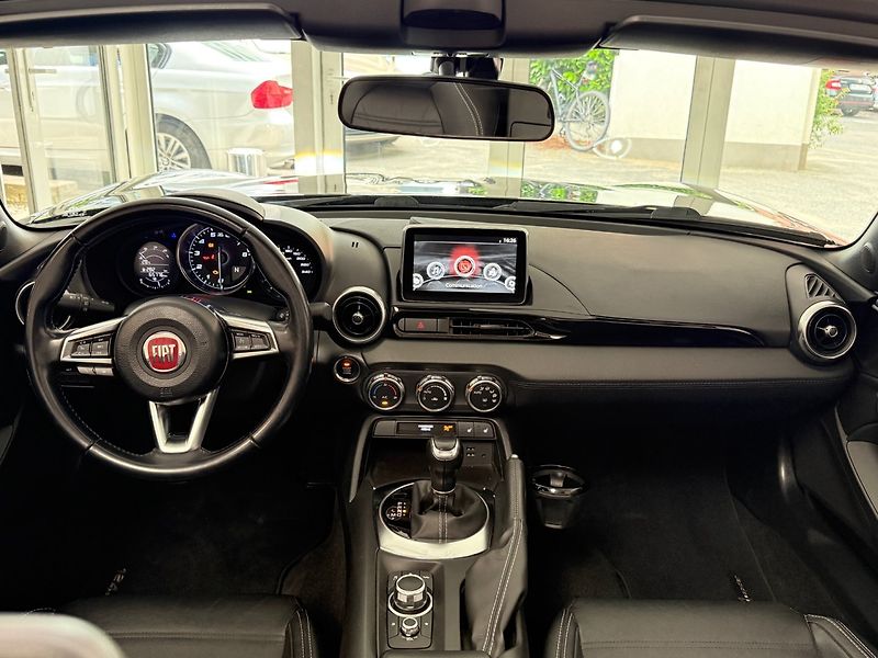 Fiat 124 Spider (2018) 1.4 Turbo AT Lusso - fotka 15 z 28