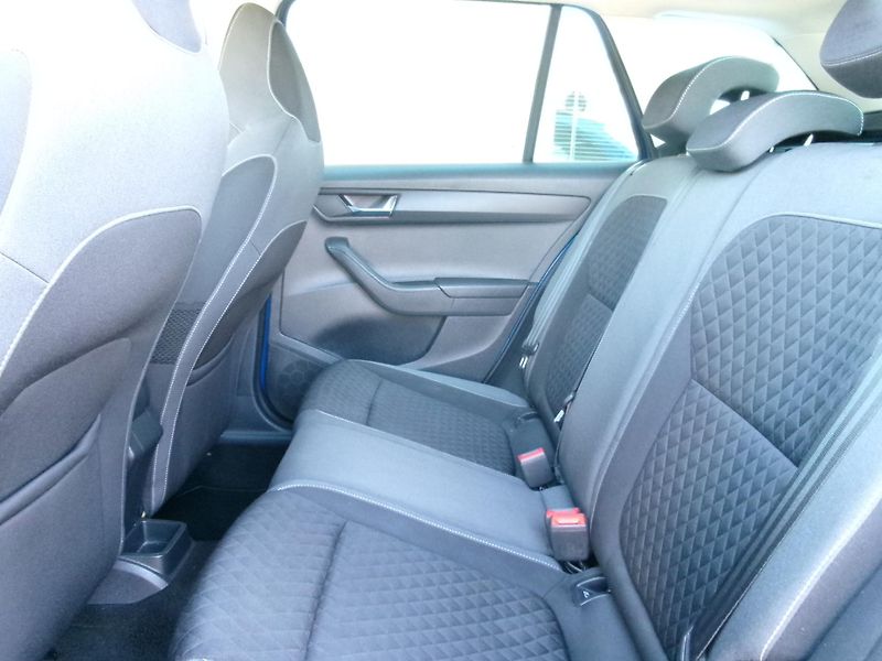 Škoda Fabia 1,2 TSI AUTOKLIMA TAŽ NAVI - fotka 12 z 29