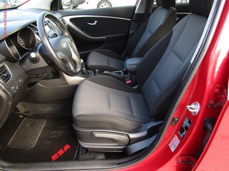 Hyundai i30 (2012) 1.6GDi, 2.maj,ČR, Trikolor - fotka 9 z 18