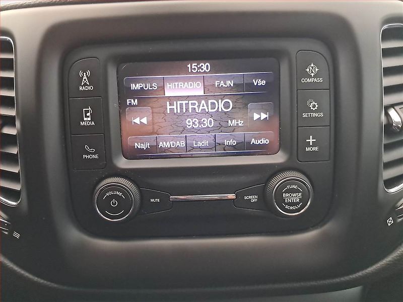 Jeep Compass (2018) 1.4 MultiAir, Tempomat - fotka 13 z 17