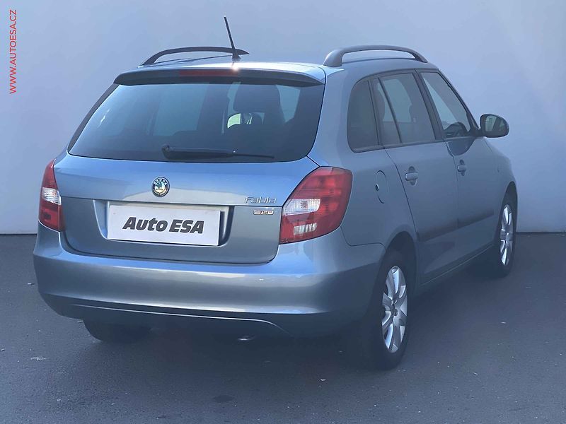 Škoda Fabia (2011) 1.2 TSI, ČR, Ambiente - fotka 4 z 13