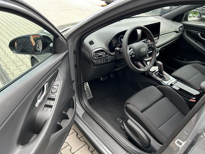 Hyundai i30 WG 26 1,6 T-GDI DCT N LINE - fotka 12 z 29