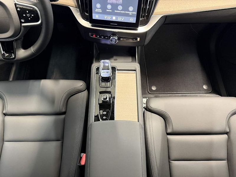 Volvo XC90 (2026) B5 2.0L 250+14 HP AT8 AWD PLUS - fotka 13 z 25