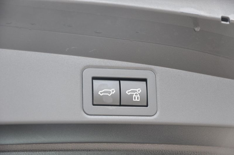 Toyota Corolla 1.8 Hybrid KOMBI - fotka 9 z 19