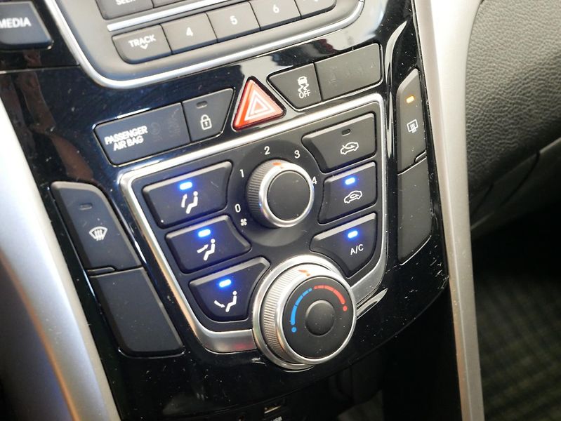Hyundai i30 - fotka 19 z 23